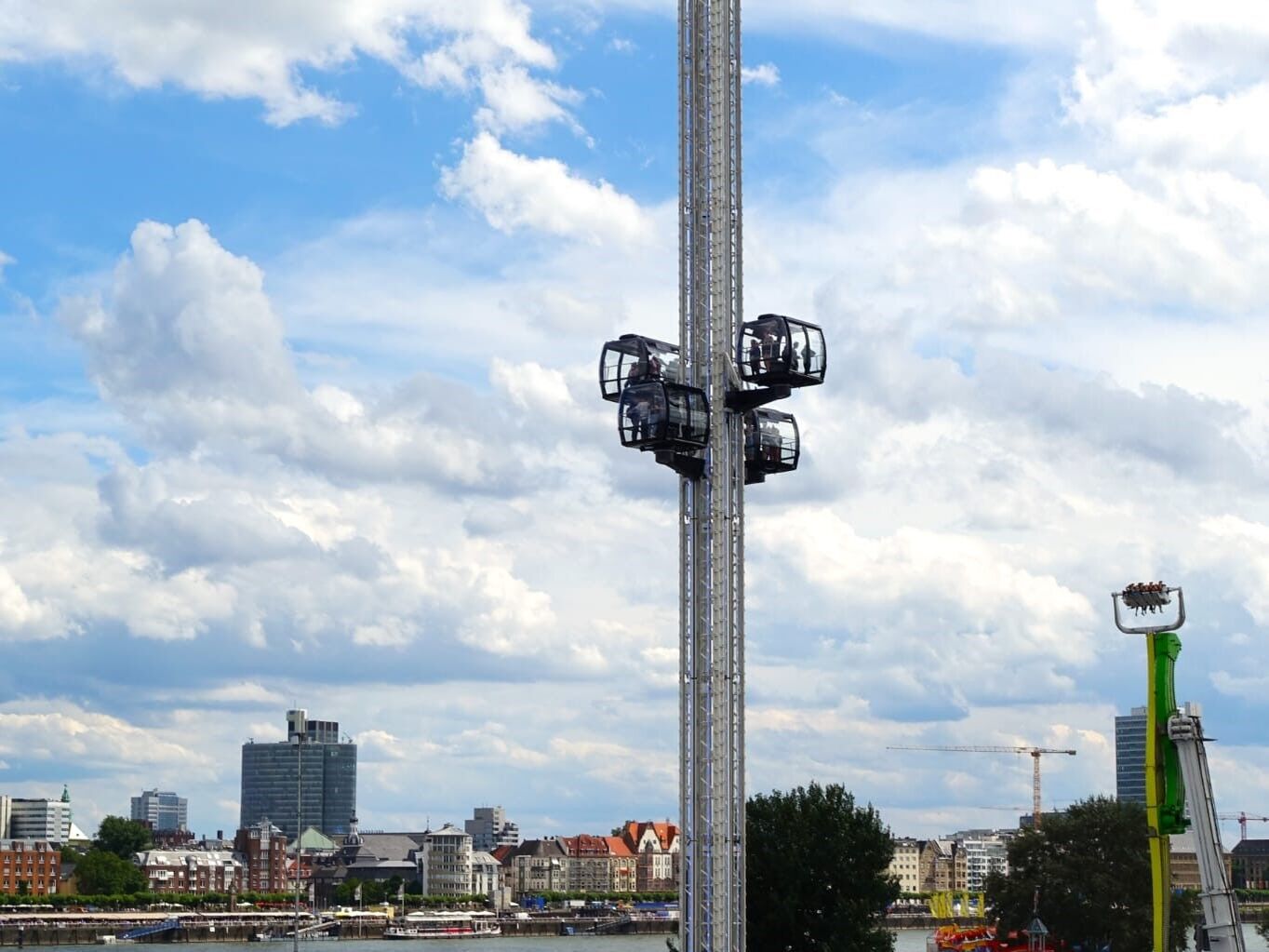 Beste Aussichten für Bremen: 360°-Panorama aus 70m Höhe an der Waterfront erleben